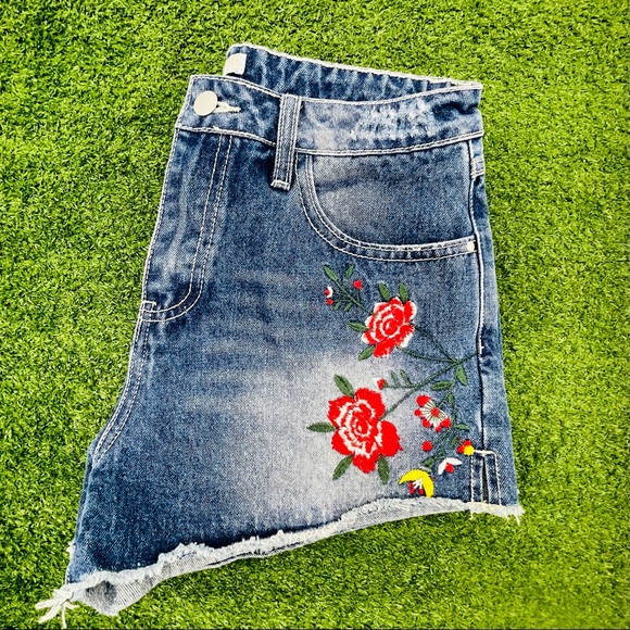 Blu Pepper Boho Floral Embroidered Jean Shorts - Picture 5 of 6